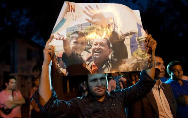 Given the Venezuelan Embassy in Santiago, Chile mourn the death of President Hugo Chavez. (Photo by Claudio Santana/AFP Photo)