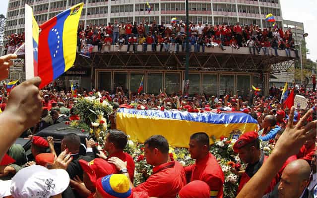 Crowd accompanies the procession carrying the coffin of Chávez in Caracas. (Photo by Carlos Garcia Rawlins/Reuters)