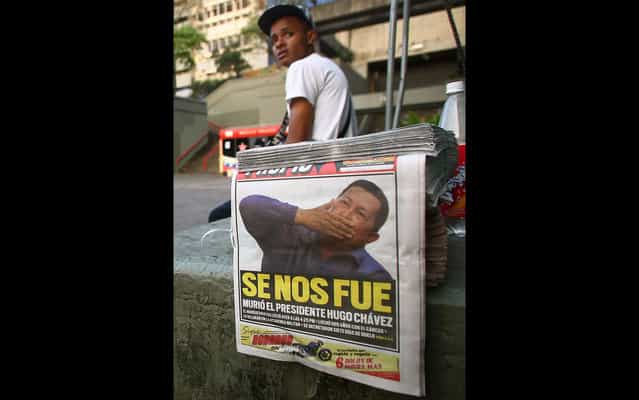 Newspapers in Caracas mancheta death of Hugo Chavez. (Photo by Geraldo Caso/AFP Photo)