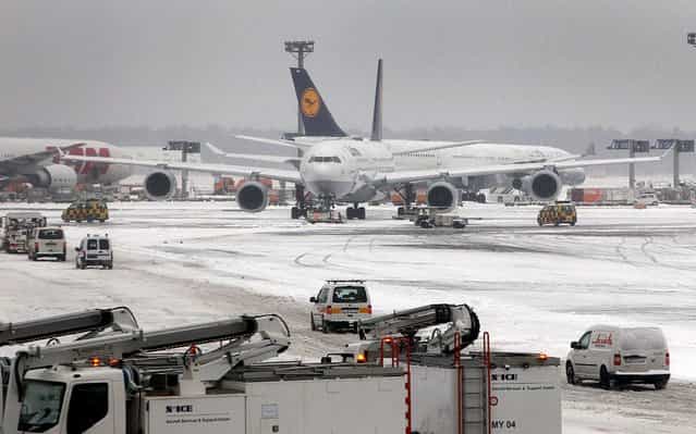 Lufthansa airplanes are seen on the snow covered ground of the airport in Frankfurt am Main, western Germany, on March 12, 2013 as the Europe's third-busiest hub was able to re-open one runway for takeoffs only on the afternoon, after being forced to close completely due to heavy snow. (Photo by Daniel Roland/AFP Photo)