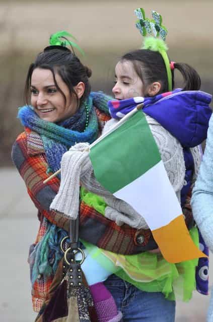 Sara Harrison along with daughter Laney (5), of Whiting Ind., watch the St. Patrick's Day parade in Chicago, Saturday, March, 16, 2013. (Photo by Paul Beaty)