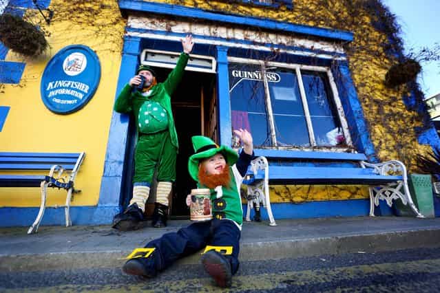 PJ Quigley and Sam Hogan age 2 from Castleconnell pictured getting ready for the Leprechaun Gathering which will be held in Castleconnell, Limerick on St Patricks Day where a they are looking to break the Guinness World Record by gathering the most Leprechauns together which is set from last years Bandon group of 1263. (Photo by Brian Arthur/Press22)