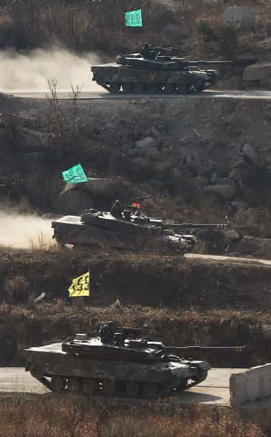 South Korean army K1 tanks participate in a military exercise at the Seungjin Fire Training Field in Pocheon, 65 kms northeast of Seoul, on March 27, 2013. North Korea severed its military hotline with South Korea on March 27, breaking the last direct communication link between the two countries at a time of heightened military tensions. (Photo by AFP Photo/YONHAP)