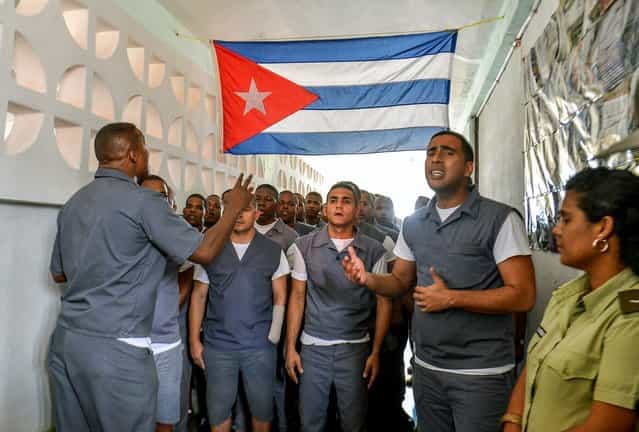 Inmates at the maximum security Combinado del Este prison sing in a chorus as part of their reeducation programme, in Havana, on April 9, 2013. Cuban authorities organized a visit for the international media – the only one in the last nine years – to the biggest prison in Cuba, to show the press the prison population's health and education condition. (Photo by Adalberto Roque/AFP Photo)