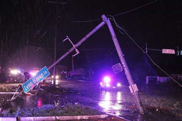 The street light at Howdershell Road and Lynn Haven Lane lies damaged following high winds from a strong spring storm in Hazelwood late Wednesday evening, April 10, 2013. (Photo by Erik M. Lunsford/AP Photo/Post-Dispatch)