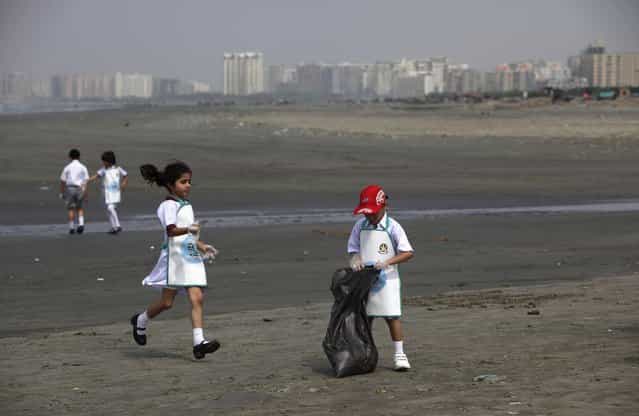 Schoolchildren collect rubbish from Karachi's Clifton beach early morning April 22, 2013, during a cleaning campaign as part of the commemoration of Earth Day. (Photo by Akhtar Soomro/Reuters)