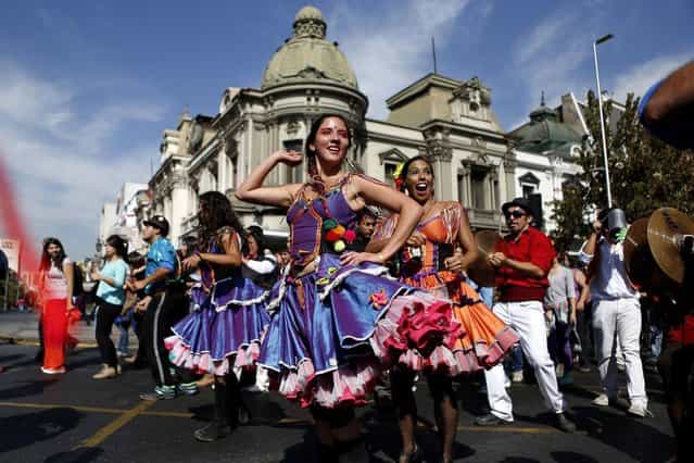 Participants in costume dance during a parade commemorating Earth Day in downtown Santiago, April 22, 2013. Students and environmental interest organisations participated in the parade, themed [March for the Protection of Water]. (Photo by Ivan Alvarado/Reuters)
