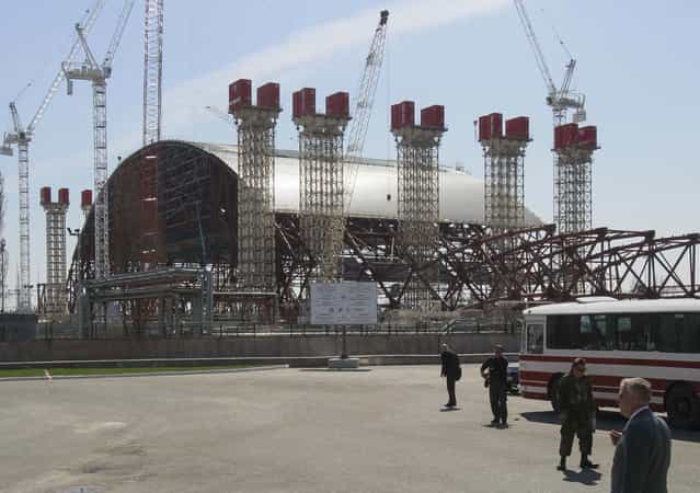 A view shows the New Safe Confinement (NSC) structure at the Chernobyl Nuclear Power Plant April 23, 2013. Ukraine will mark the 27th anniversary of the Chernobyl disaster, the world's worst civil nuclear accident, on April 26. The NSC, to be placed over the existing sarcophagus, will have a span of 247 meters (270 yards) and weigh 29,000 tonnes when fully assembled, according to the European Bank of Reconstruction and Development. (Photo by Gleb Garanich/Reuters)