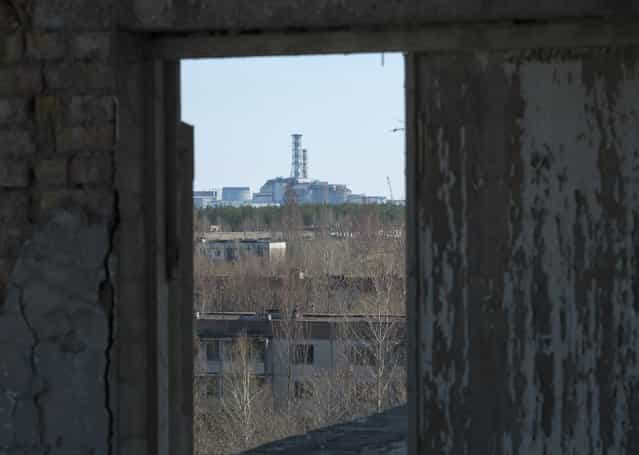 A containment shelter for the damaged fourth reactor at the Chernobyl Nuclear Power Plant is seen from Ukraine's abandoned town of Pripyat April 23, 2013. Ukraine will mark the 27th anniversary of the Chernobyl disaster, the world's worst civil nuclear accident, on April 26. (Photo by Gleb Garanich/Reuters)