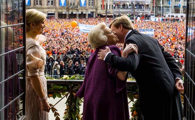 Princess Beatrix kisses her son King Willem-Alexander as Queen Maxima looks on during a short address on the balcony of the Royal Palace to greet the public after the abdication of Queen Beatrix, on April 30, 2013. (Photo by Jeroen Van Der Meyde/RVD/Getty Images)