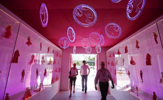 People enter a life-size [Barbie Dreamhouse] of Mattel's Barbie dolls during a media tour in Berlin, May 15, 2013. (Photo by Fabrizio Bensch/Reuters)