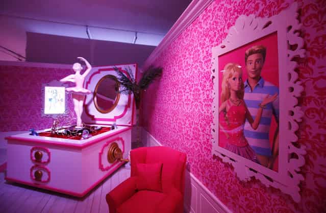 A room is pictured inside a [Barbie Dreamhouse] of Mattel's Barbie dolls in Berlin, May 16, 2013. (Photo by Fabrizio Bensch/Reuters)