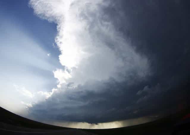A tornadic thunderstorm approaches near South Haven, in Kansas May 19, 2013. A massive storm front swept north through the central United States on Sunday, hammering the region with fist-sized hail, blinding rain and tornadoes, including a half-mile wide twister that struck near Oklahoma City. (Photo by Gene Blevins/Reuters)