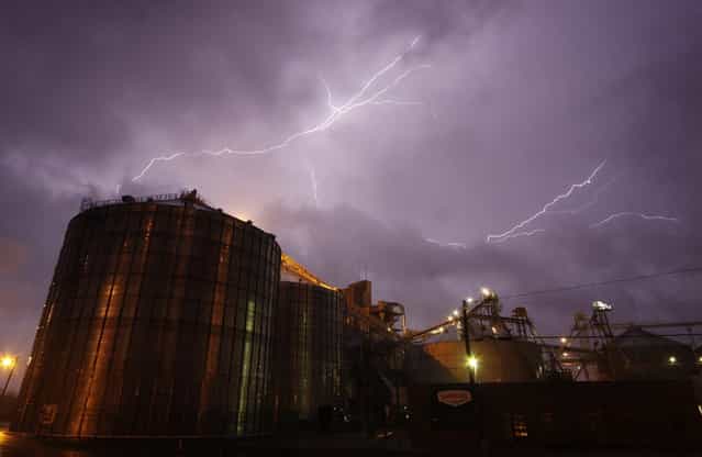 Lightning strikes across the skies of Patterson, Arkansas April 10, 2013. (Photo by Gene Blevins/Reuters)