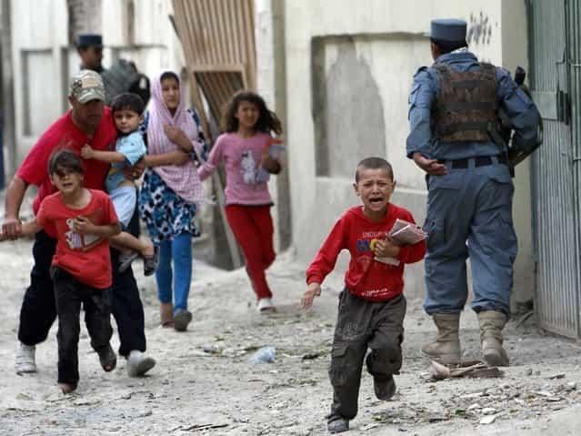 Children run away after an explosion in Kabul May 24, 2013. Several large explosions rocked a busy area in the centre of the Afghan capital, Kabul, on Friday with Reuters witnesses describing shooting in the area.(Photo by Omar Sobhani/Reuters)