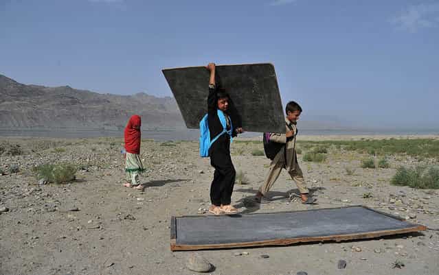 Afghan school children walk home after classes at an open-air classroom on the outskirts of Mihtarlam in Laghman province on May 25, 2013. (Photo by Noorullah Shirzada/AFP Photo)