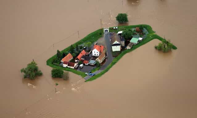 Floodwater of the river Mulde encloses some houses north of Eilenburg, eastern Germany, on June 3, 2013. Parts of the eastern and southern Germany were flooded due to heavy and ongoing rainfalls. (Photo by Jens Wolf/Reuters)