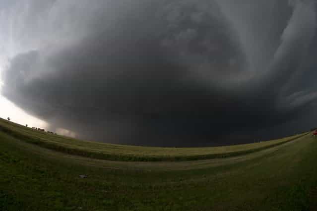 A mile-wide tornado, photographed with an extreme wide angle lens, is seen near El Reno, Oklahoma May 31, 2013. Five people were killed in central Oklahoma on Friday as tornadoes raced across the area, a spokeswoman for the state Office of the Chief Medical Examiner said. (Photo by Richard Rowe/Reuters)