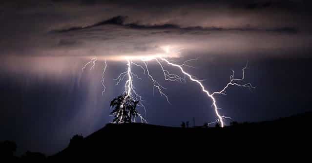 Lightning strikes above the Geysers area of northern Sonoma County, near Geyserville California, on July 4, 2013. (Photo by Kent Porter/Santa Rosa Press Democrat)