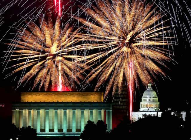 Fireworks light up the sky over the Lincoln Memorial, Washington Monument, and the U.S. Capitol, on July 4, 2013. (Photo by Mark Wilson/Getty Images)