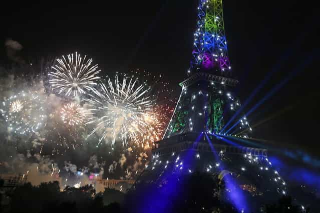The Eiffel Tower is illuminated during the traditional Bastille Day fireworks display in Paris July 14, 2013. (Photo by Benoit Tessier/Reuters)