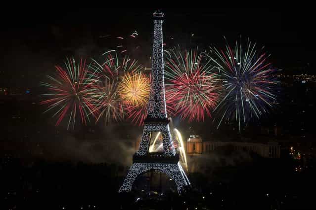 The Eiffel Tower is illuminated during the traditional Bastille Day fireworks display in Paris, July 14, 2013. (Photo by Fred Dufour/AFP Photo)