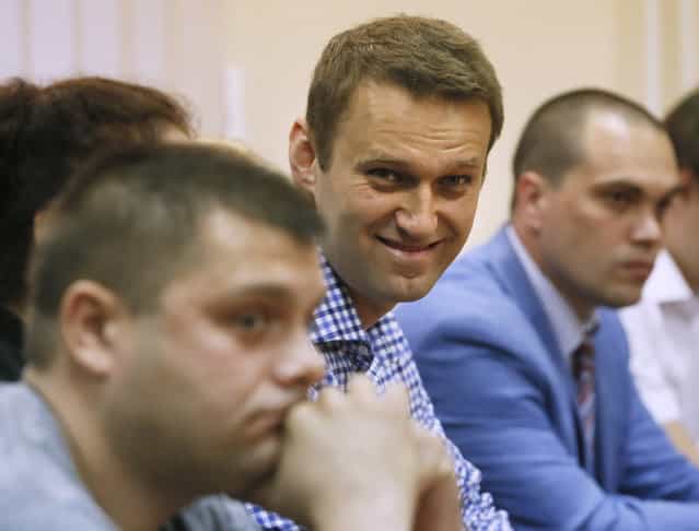 Russian opposition leader Alexei Navalny, center, and his former colleague Pyotr Ofitserov, foreground, listen to judge in a court in Kirov, Russia on Thursday, July 18, 2013. A Russian judge on Thursday found Navalny guilty of embezzlement, a finding that could bring the charismatic anti-corruption blogger and Moscow mayoral candidate up to six years in prison. (Photo by Dmitry Lovetsky/AP Photo)
