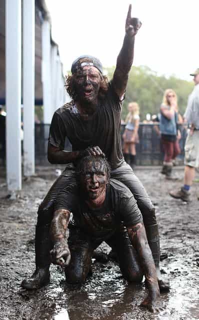 Festival goers bathe in mud on day 3 of the 2013 Splendour In The Grass Festival on July 28, 2013 in Byron Bay, Australia. (Photo by Mark Metcalfe/Getty Images)
