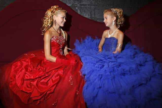 Contestants chat backstage during the [mini-miss] beauty contest in Bobigny, Paris suburb, September 22, 2012. The competition is open for girls aged 7 to 12. (Photo by Benoit Tessier/Reuters)