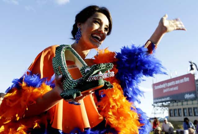 Miss Florida Myrrhanda Jones shows her shoe during the Miss America Shoe Parade. (Photo by Julio Cortez/Associated Press)
