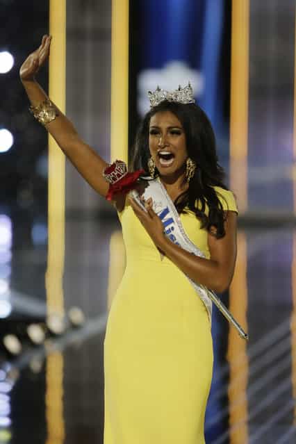 Miss New York Nina Davuluri walks down the runway after winning the the Miss America 2014 pageant, Sunday, September 15, 2013, in Atlantic City, N.J. (Photo by Mel Evans/AP Photo)