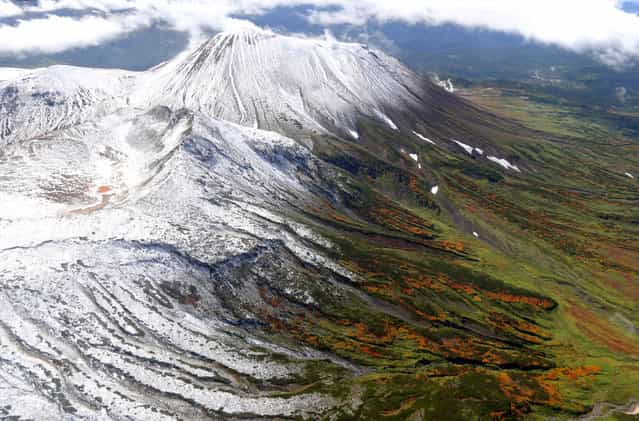 In this aerial image, Asahidake Mountain of the Daizetsuzan Volcanic Group is covered with the first snow of the season on September 19, 2013 in Higashikawa, Hokkaido, Japan. The first snow has fallen 25 days earlier than last year. (Photo by The Asahi Shimbun via Getty Images)