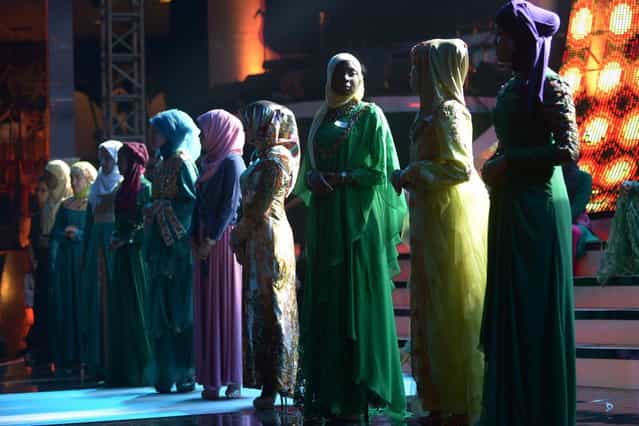 Contestants of the Muslimah World pageant take part in a rehearsal for the grand final of the contest in Jakarta on September 18, 2013. (Photo by Adek Berry/AFP Photo)