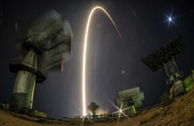 The Soyuz-FG rocket booster with Soyuz TMA-10M space ship carrying a new crew to the International Space Station, ISS, blasts off at the Russian leased Baikonur cosmodrome, Kazakhstan, on September 26, 2013. The Russian rocket carries U.S. astronaut Michael Hopkins, Russian cosmonauts Oleg Kotov and Sergey Ryazanskiy. (Photo by Dmitry Lovetsky/Associated Press)