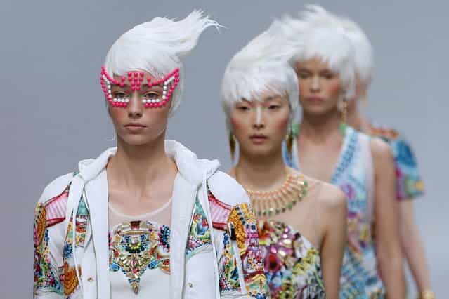 Models present creations by Manish Arora during the 2014 Spring/Summer ready-to-wear collection fashion show in Paris, on September 27, 2013. (Photo by Patrick Kovarik/AFP Photo)