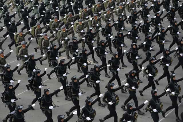 Members of South Korea's Underwater Demolition Team march d
[related-news]
<div class=
