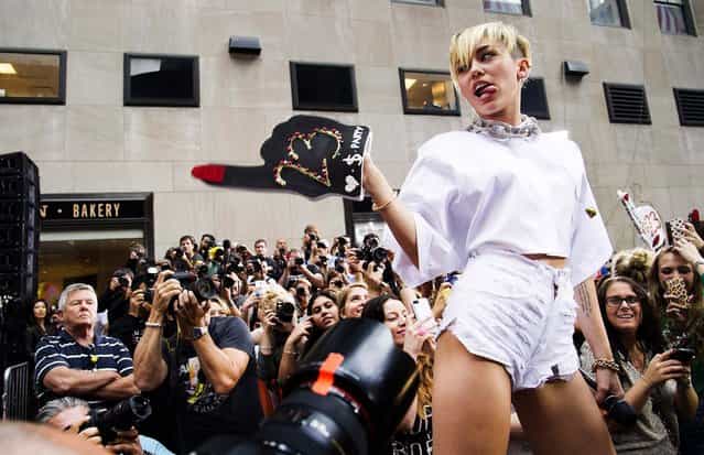 Miley Cyrus performs on NBC's [Today] show in New York, on Oktober 7, 2013. (Photo by Charles Sykes/Invision)