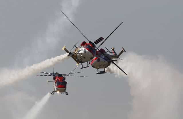 The Indian Air Force (IAF) advanced light helicopters display team [Sarang] performs during an air show organised by the IAF at the airport in Srinagar October 18, 2013. (Photo by Danish Ismail/Reuters)