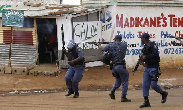Police open fire at protesters during violent service delivery protests in Bekkersdal, west of Johannesburg October 25, 2013. (Photo by Siphiwe Sibeko/Reuters)