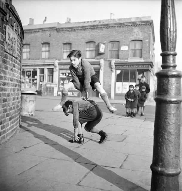 A group of children playing leap frog in the street, 1950. (Photo by Bill Brandt)
