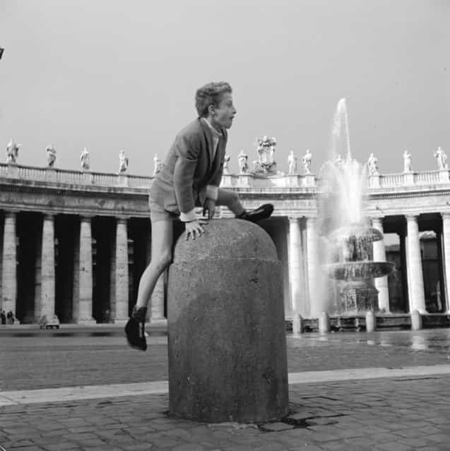 A boy plays leap-frog in St Peter's Square in The Vatican City, circa 1955. (Photo by Vecchio)