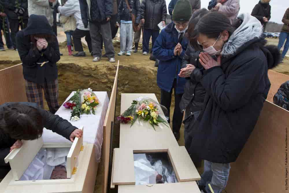 in-japan-bury-victims-gagdaily-news