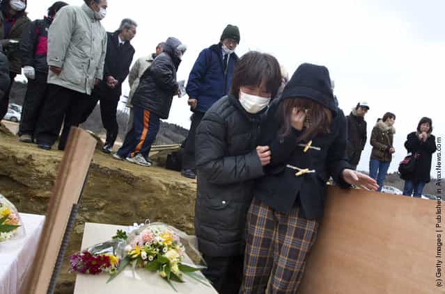 In Japan Bury Victims