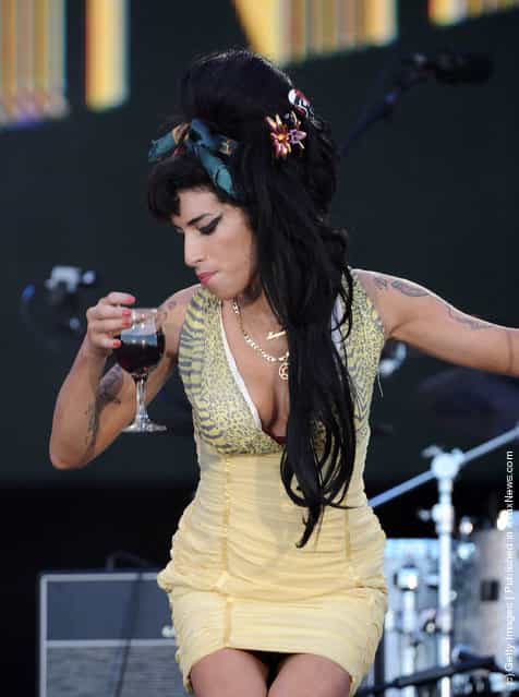Amy Winehouse Dies At 27