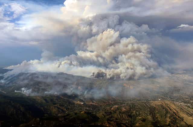 A plume of smoke rises from the Waldo Canyon wildfire near Colorado Springs, on June 26, 2012. (Reuters/John Wark)