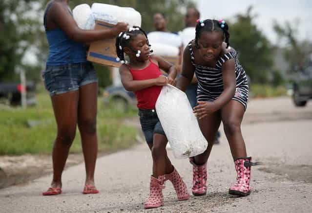 The aid center was one of three in New Orleans operated by the Louisiana National Guard, which on Aug. 31 handed out bags of ice, boxes of food and tarps to residents, many of whom still had no electricity due to the storm. (Photo by John Moore)