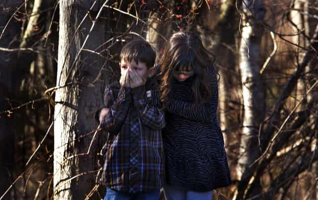 Young children wait outside the school after the shooting. (Photo by Michelle McLoughlin/Reuters)