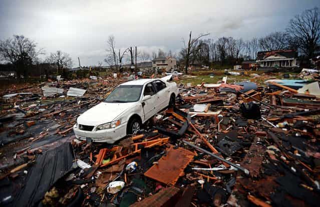 A car sits among the ruins of a building near the Relax Inn on Joe Frank Harris Pkwy in Adairsville. (Photo by Hyosub Shin/Atlanta Journal-Constitution)