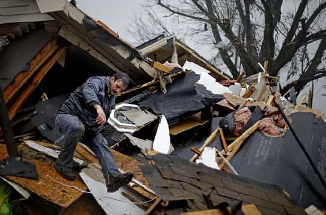 Nathan Varnes of Cartersville helps search a destroyed home for a dog in Adairsville. (Photo by David Goldman/Associated Press)