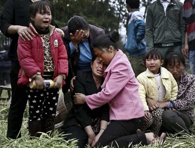 Villagers cry for their relatives who were killed in an earthquake during a funeral in Longmen village, in Lushan county in southwest China's Sichuan province, on April 21, 2013. Rescuers and relief teams struggled to rush supplies into the rural hills of the area after an earthquake left at least 180 people dead and more than 11,000 injured. (Photo by Associated Press)